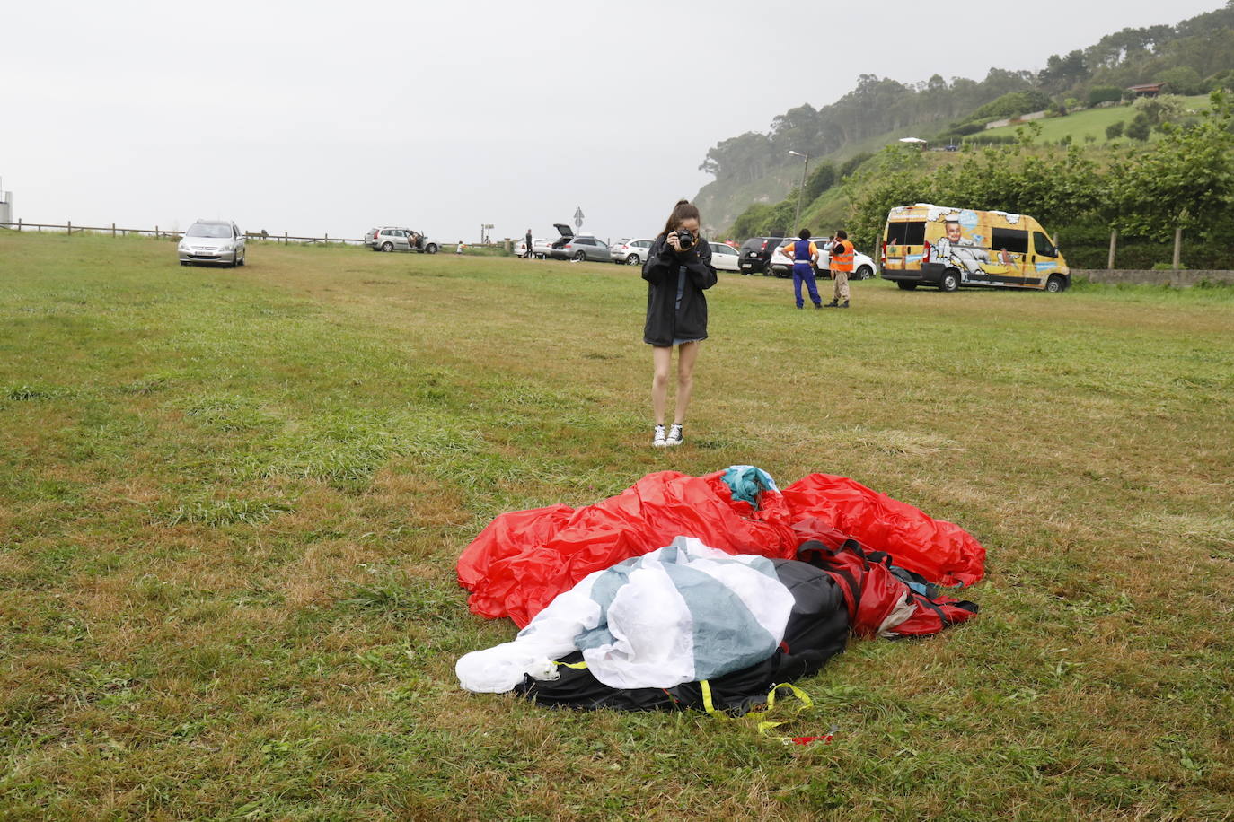 Un parapentista falleció en la tarde de este martes en el entorno de la playa de España, en Villaviciosa.