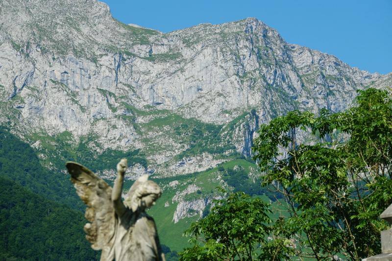 Ponga está considerado un auténtico paraíso para los amantes de la naturaleza. Destacan sus cumbres, como Tiatordos o Sobanciu; pueblos como Beleñu, Cainaba o Sobrefoz, sin olvidarnos de su fauna. 