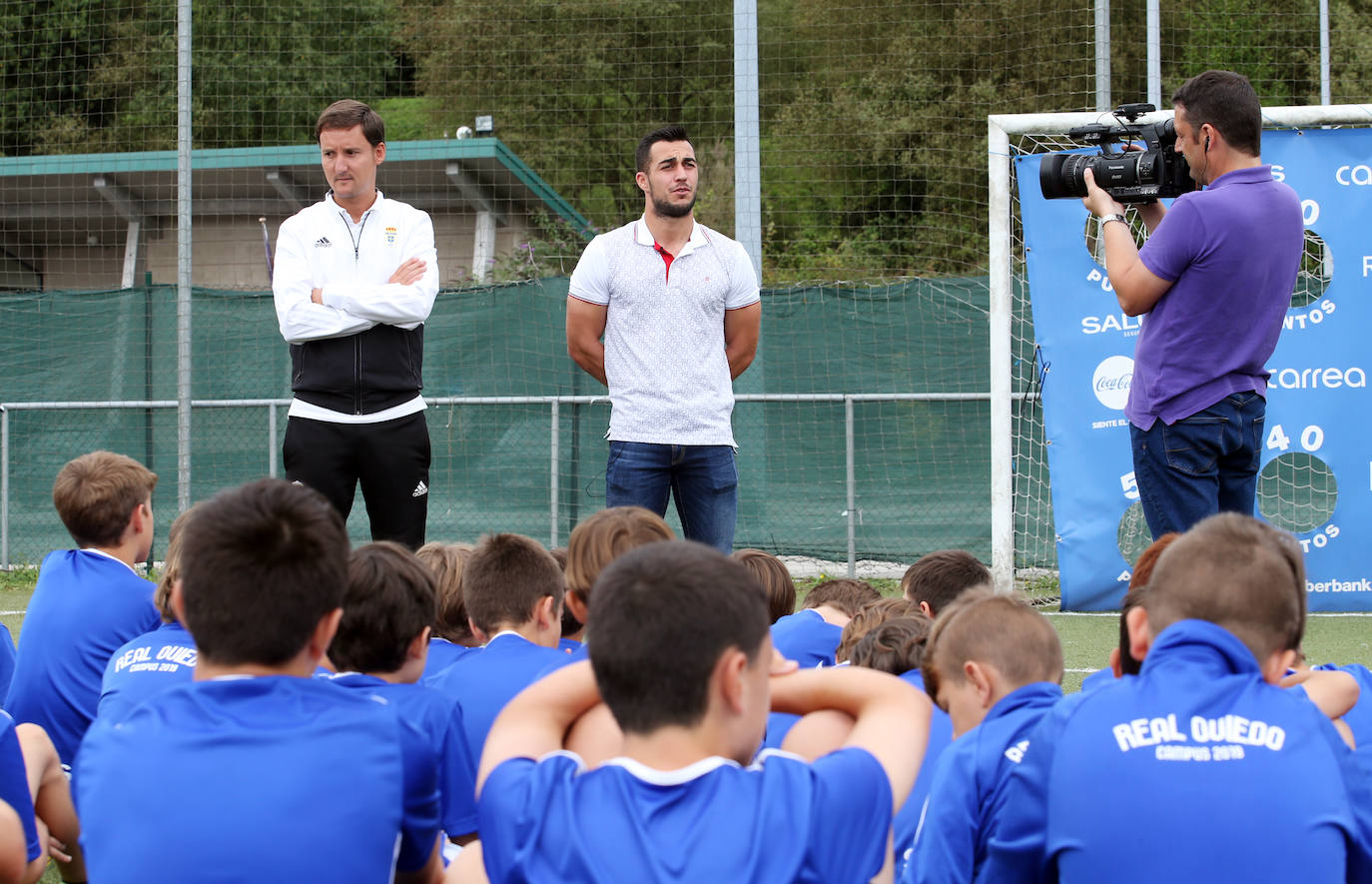 El jugador azul visitó a los niños del Campus del club