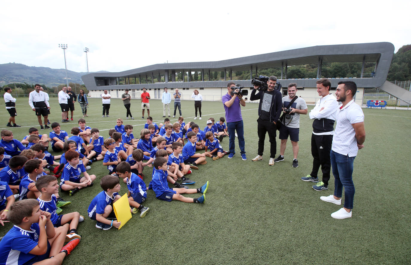 El jugador azul visitó a los niños del Campus del club