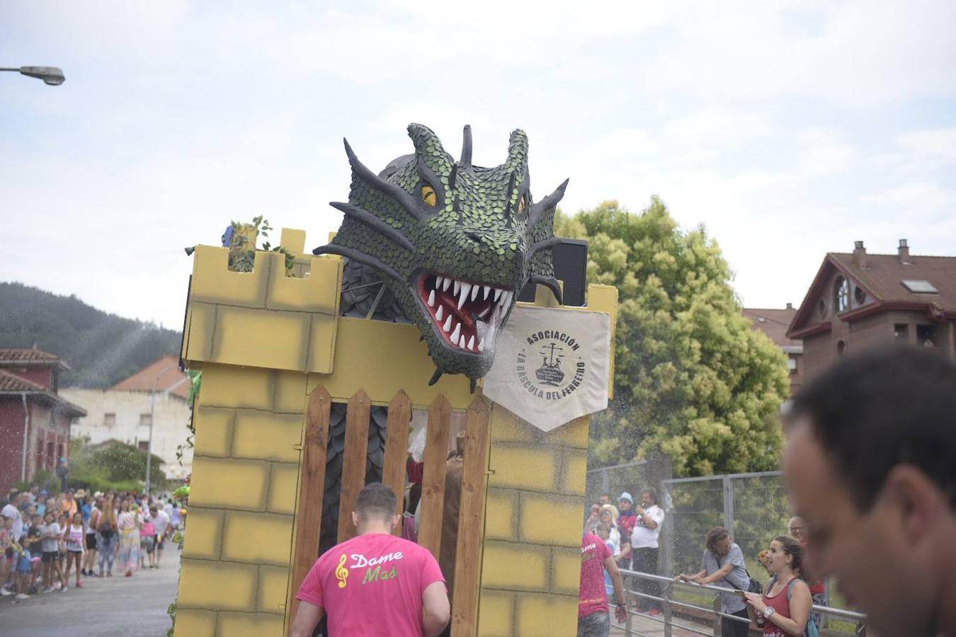 Como cada año, cientos de jóvenes se unen a los festejos de esta santividad que esta edición está amenazada por la lluvia