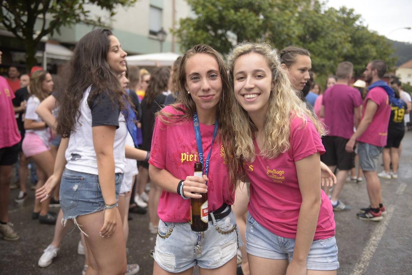 Como cada año, cientos de jóvenes se unen a los festejos de esta santividad que esta edición está amenazada por la lluvia
