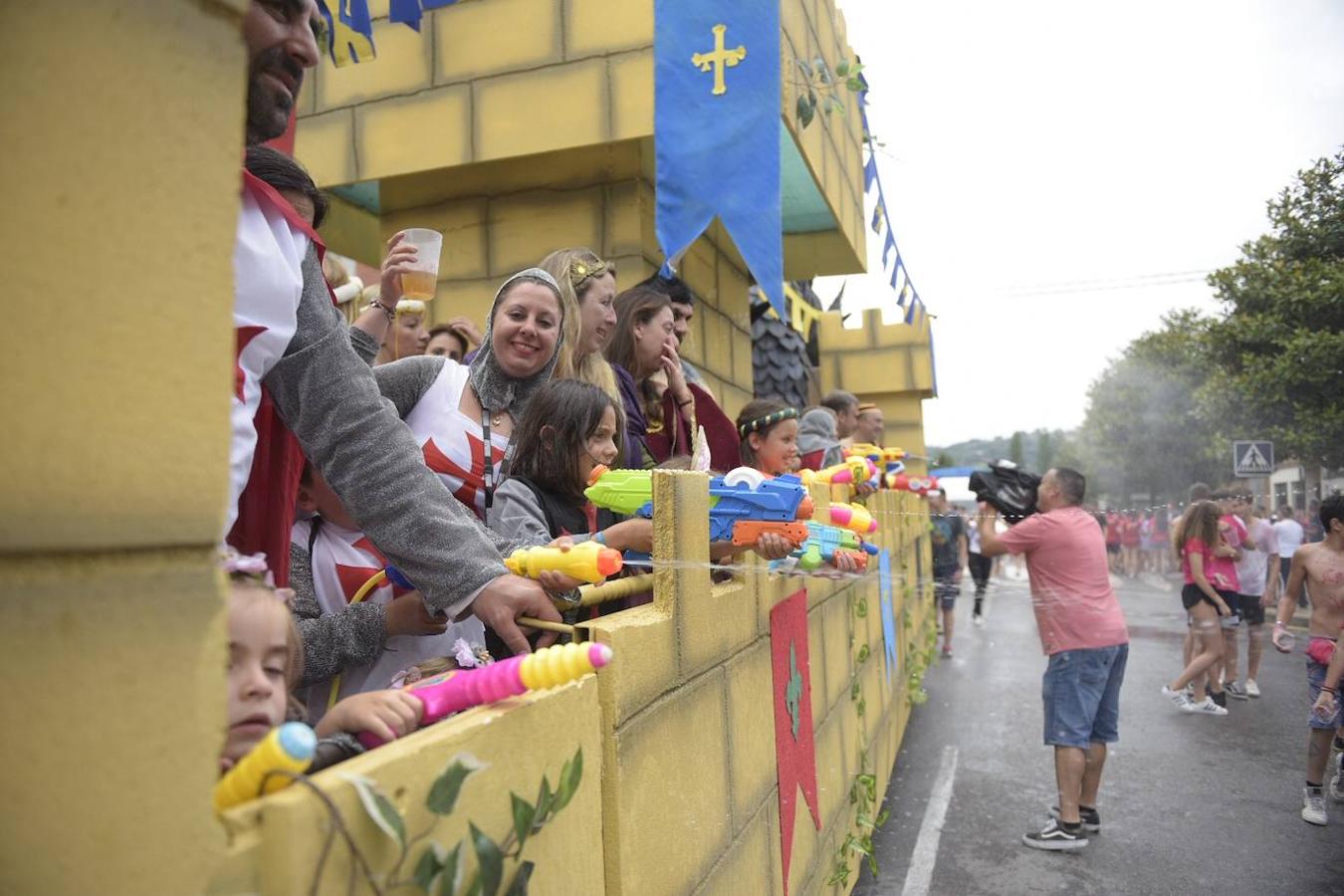Como cada año, cientos de jóvenes se unen a los festejos de esta santividad que esta edición está amenazada por la lluvia