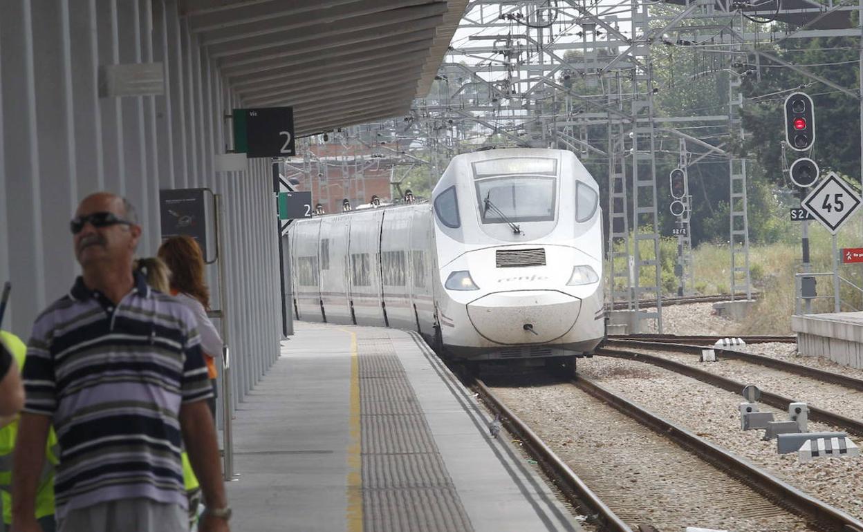 Asturias pasó dos horas sin conexión ferroviaria con la Meseta por la avería de un tren