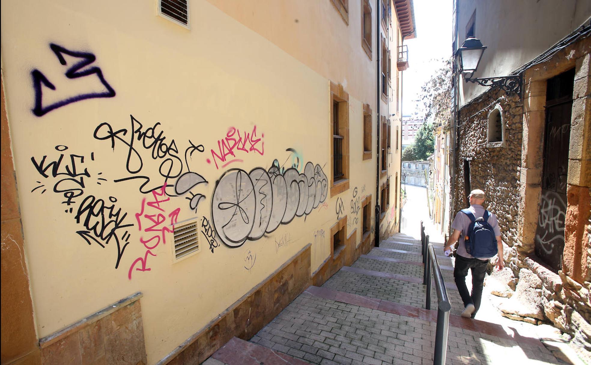 La práctica totalidad de las paredes del centro histórico están pintandas.