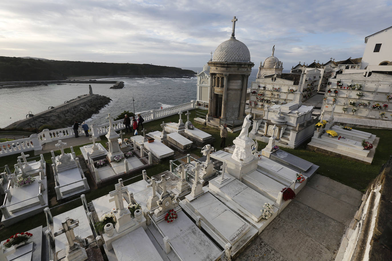 Visitar el cementerio de Luarca