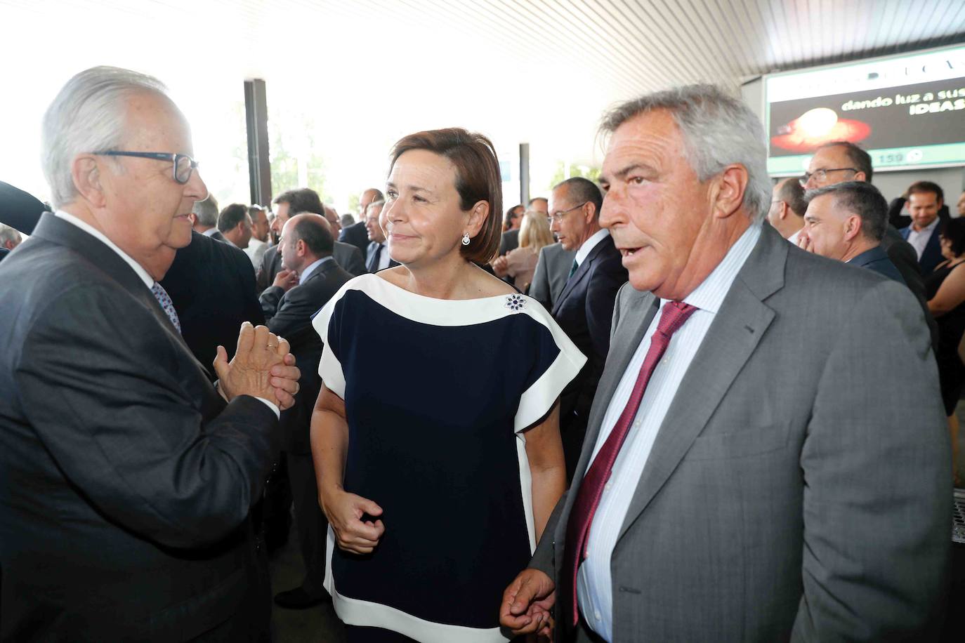 La ministra de Sanidad, Consumo y Bienestar Social, María Luisa Carcedo, ha inaugurado la 63 Feria de Muestras de Asturias, que se celebra en el recinto Luis Adaro de Gijón. Participaron en el acto, además, el presidente del Principado, Adrián Barbón; la alcaldesa de Gijón, Ana González, y el presidente de la Cámara de Comercio de Gijón, Félix Baragaño.