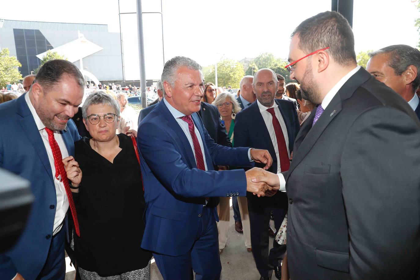 La ministra de Sanidad, Consumo y Bienestar Social, María Luisa Carcedo, ha inaugurado la 63 Feria de Muestras de Asturias, que se celebra en el recinto Luis Adaro de Gijón. Participaron en el acto, además, el presidente del Principado, Adrián Barbón; la alcaldesa de Gijón, Ana González, y el presidente de la Cámara de Comercio de Gijón, Félix Baragaño.