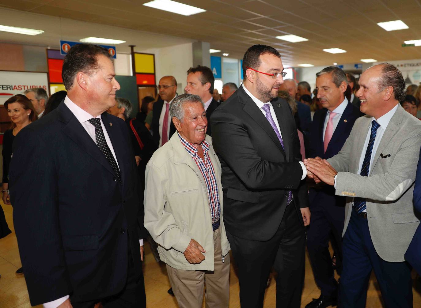 La ministra de Sanidad, Consumo y Bienestar Social, María Luisa Carcedo, ha inaugurado la 63 Feria de Muestras de Asturias, que se celebra en el recinto Luis Adaro de Gijón. Participaron en el acto, además, el presidente del Principado, Adrián Barbón; la alcaldesa de Gijón, Ana González, y el presidente de la Cámara de Comercio de Gijón, Félix Baragaño.