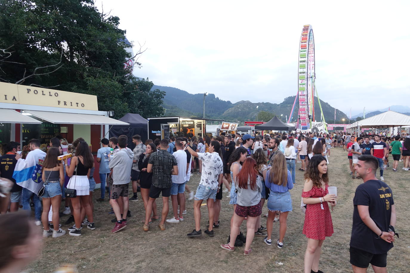Más de 20.000 personas disfrutan del frenético ritmo del Festival Riverland que nace enmarcado en las celebraciones del Descenso del Río Sella. 
