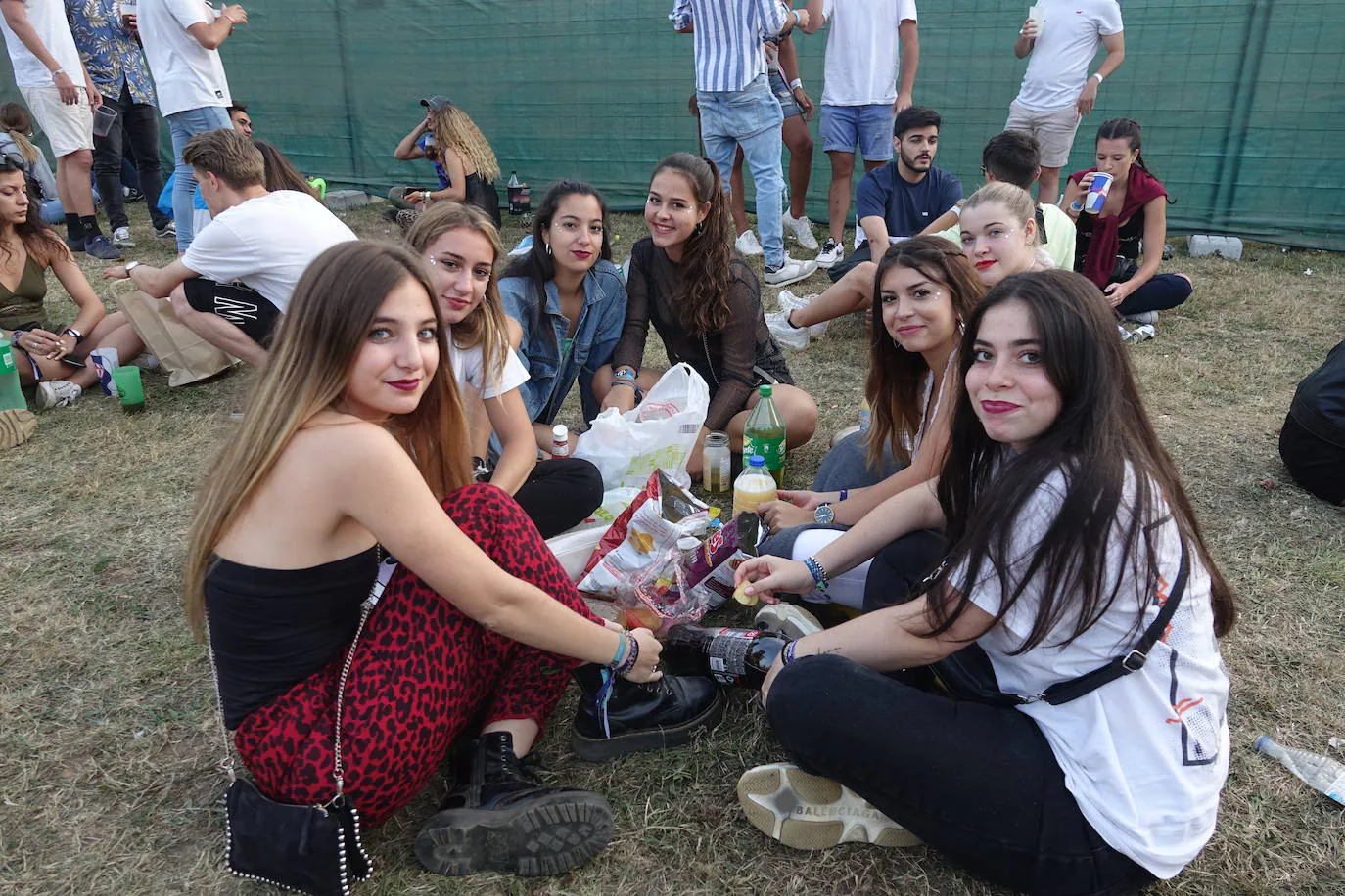 Más de 20.000 personas disfrutan del frenético ritmo del Festival Riverland que nace enmarcado en las celebraciones del Descenso del Río Sella. 