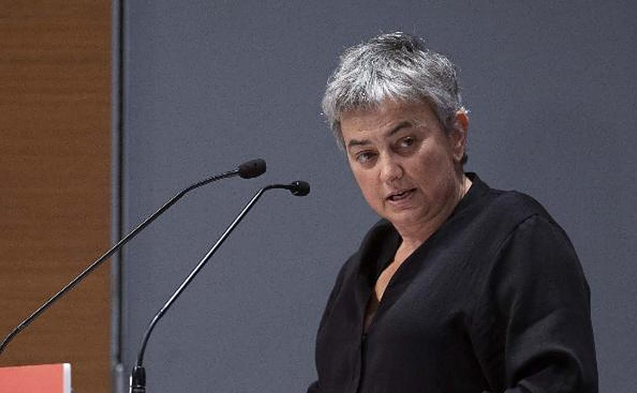 La alcaldesa de Gijón, Ana González, en su discurso. :: MORA