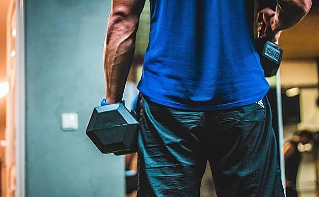 Ejercicios sencillos para fortalecer los brazos.