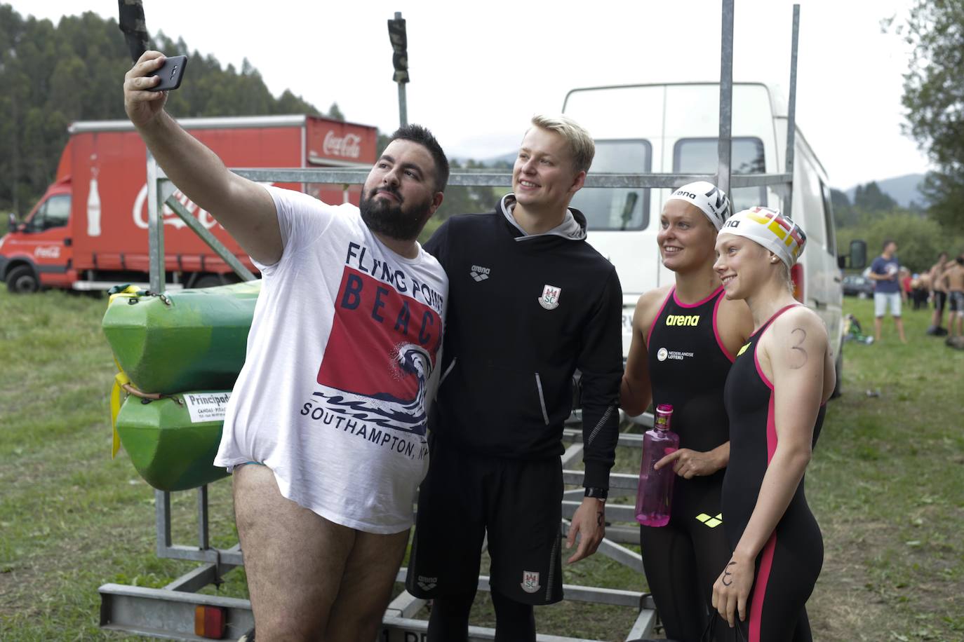 El campeón alemán Rob Muffels consiguió esta tarde su cuarto entorchado en el Descenso a Nado de la Ría y la holandesa Van Rouwendaal se impuso en la categoría femenina.