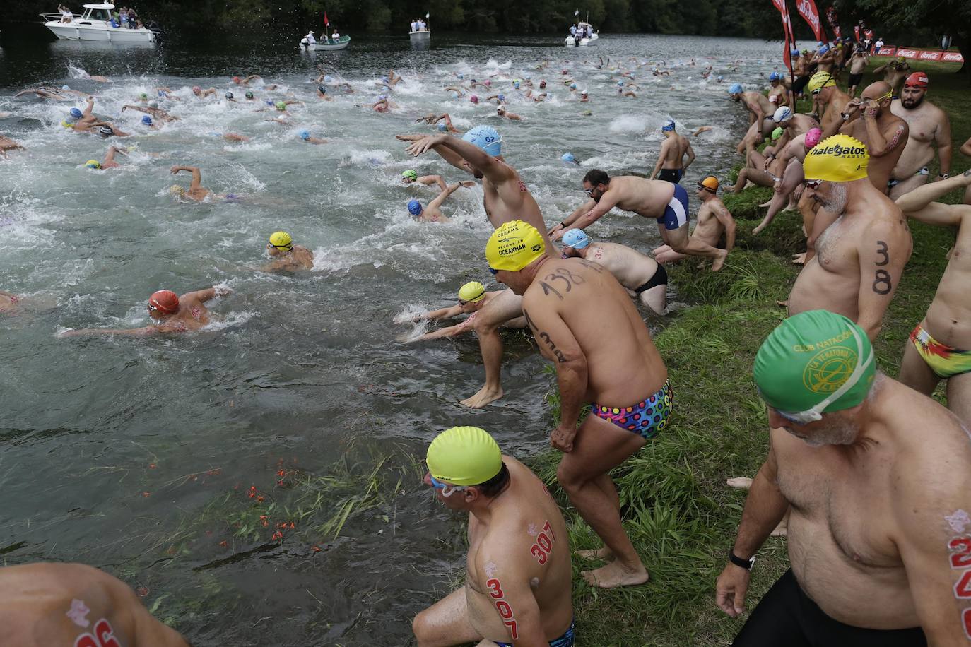 El campeón alemán Rob Muffels consiguió esta tarde su cuarto entorchado en el Descenso a Nado de la Ría y la holandesa Van Rouwendaal se impuso en la categoría femenina.