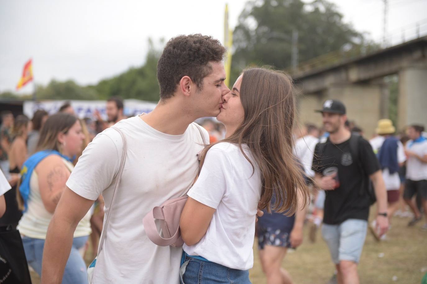 Miles de personas se congregan en el prau Salcéu para participar en la popular fiesta de Pravia