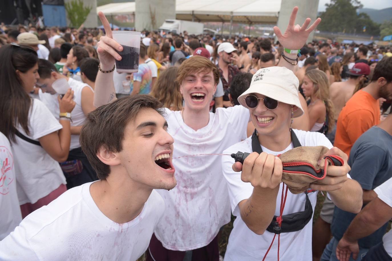 Miles de personas se congregan en el prau Salcéu para participar en la popular fiesta de Pravia