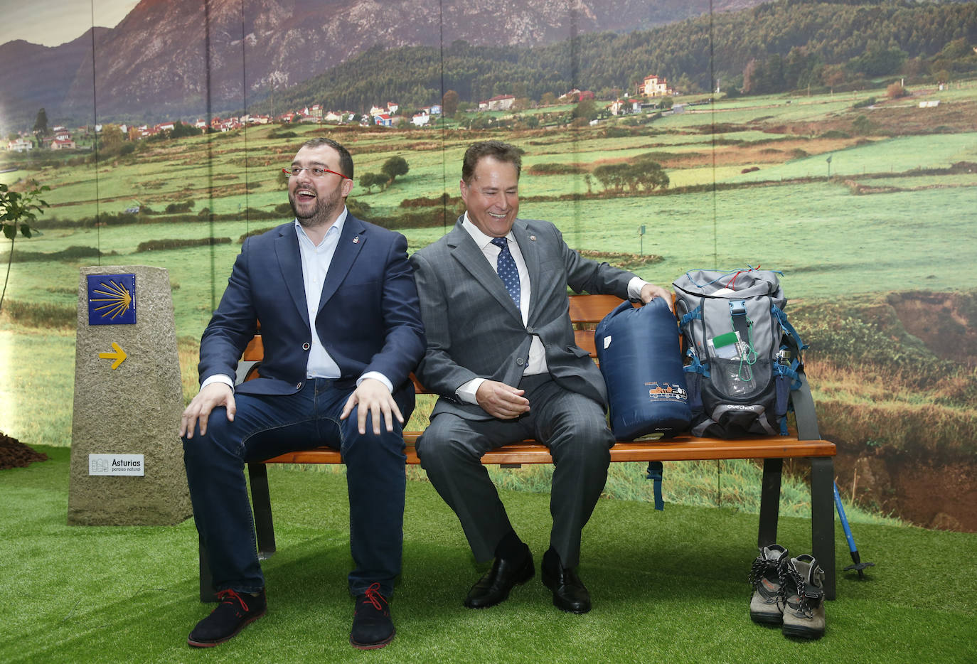 El presidente del Principado, Adrián Barbón, ha visitado la Feria Internacional de Muestras de Asturias que se desarrolla en el ferial Luis Adaro de Gijón. El jefe del Ejecutivo regional ha recorrido distintas exposiciones, entre ellas la de EL COMERCIO, y ha conversado con distintos representantes de la empresa y la sociedad asturianas.