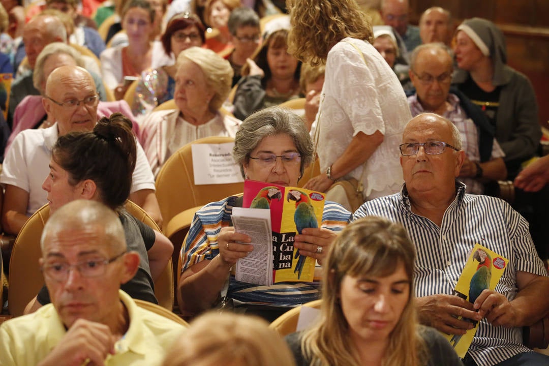 La compañía catalana consiguió una vez más divertir en el estreno de su espectáculo en el Jovellanos. 'Adiós Arturo' estará presente en la ciudad hasta el día 18 para aquellos que quieran disfrutar de una función llena de optimismo y vitalidad.