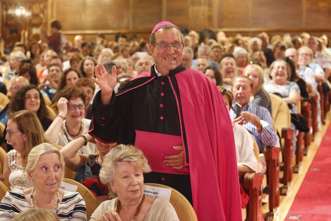 La compañía catalana consiguió una vez más divertir en el estreno de su espectáculo en el Jovellanos. 'Adiós Arturo' estará presente en la ciudad hasta el día 18 para aquellos que quieran disfrutar de una función llena de optimismo y vitalidad.