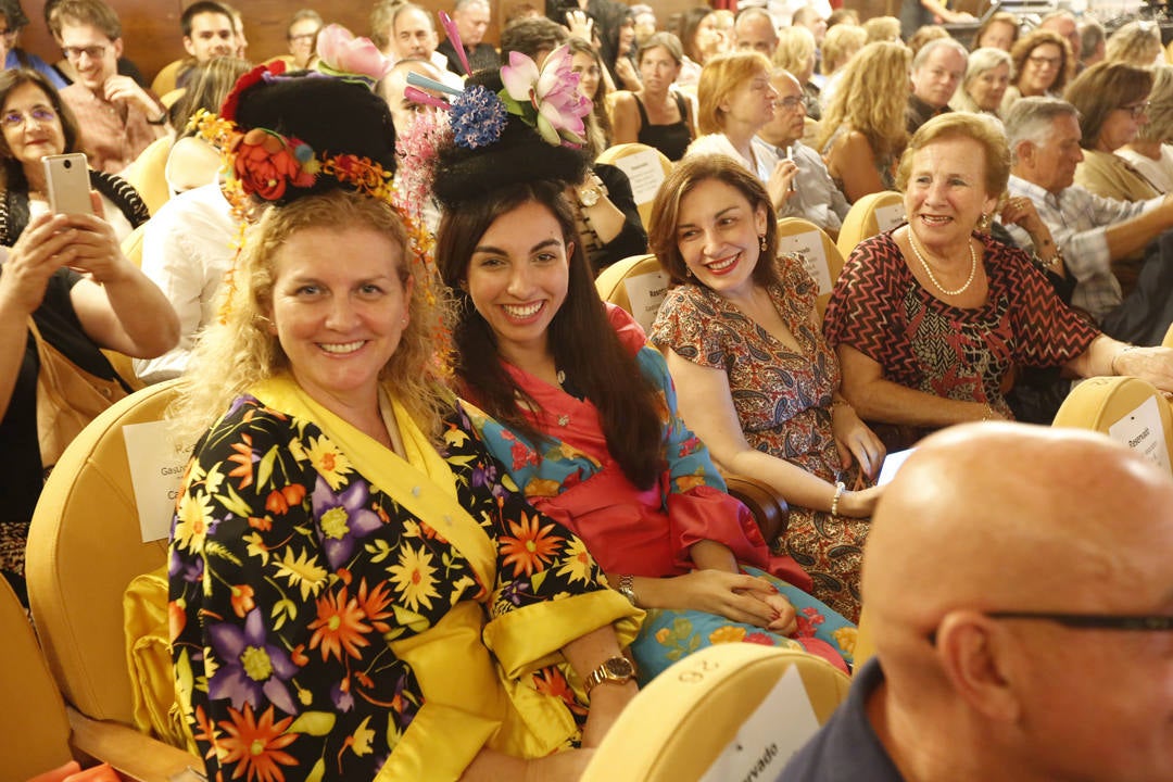 La compañía catalana consiguió una vez más divertir en el estreno de su espectáculo en el Jovellanos. 'Adiós Arturo' estará presente en la ciudad hasta el día 18 para aquellos que quieran disfrutar de una función llena de optimismo y vitalidad.