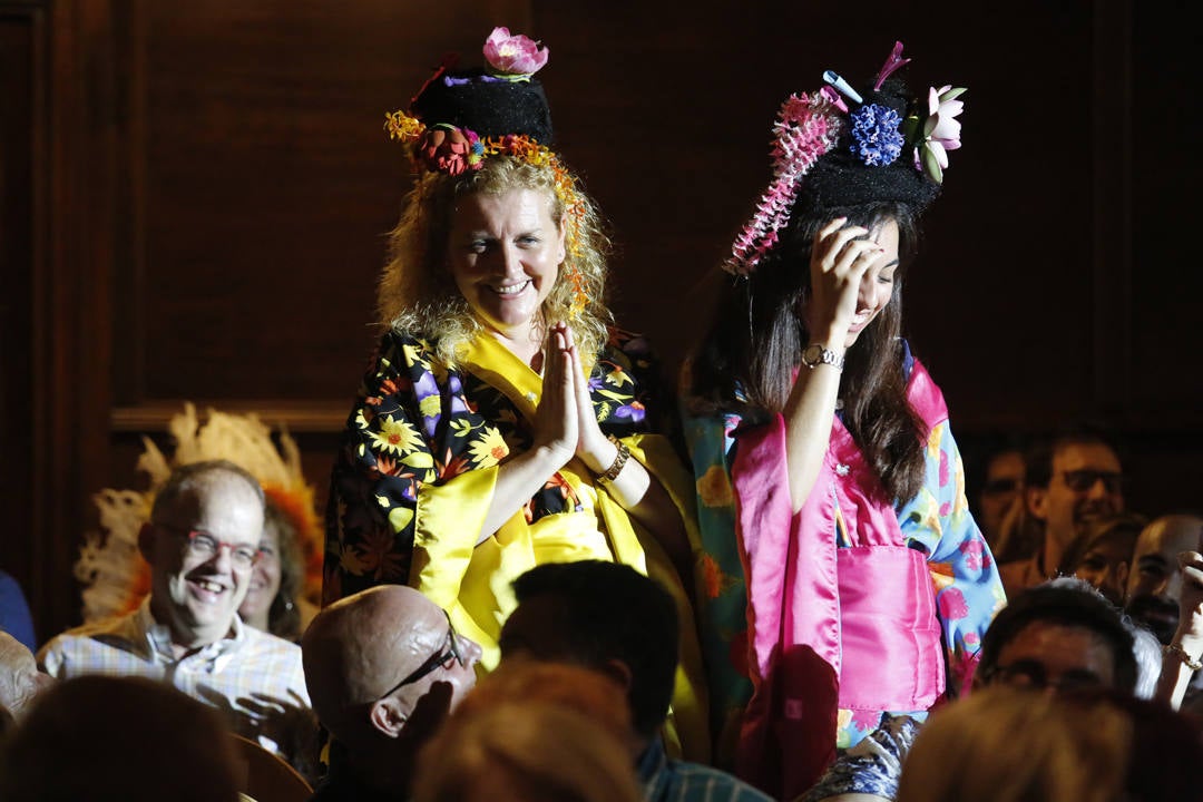 La compañía catalana consiguió una vez más divertir en el estreno de su espectáculo en el Jovellanos. 'Adiós Arturo' estará presente en la ciudad hasta el día 18 para aquellos que quieran disfrutar de una función llena de optimismo y vitalidad.