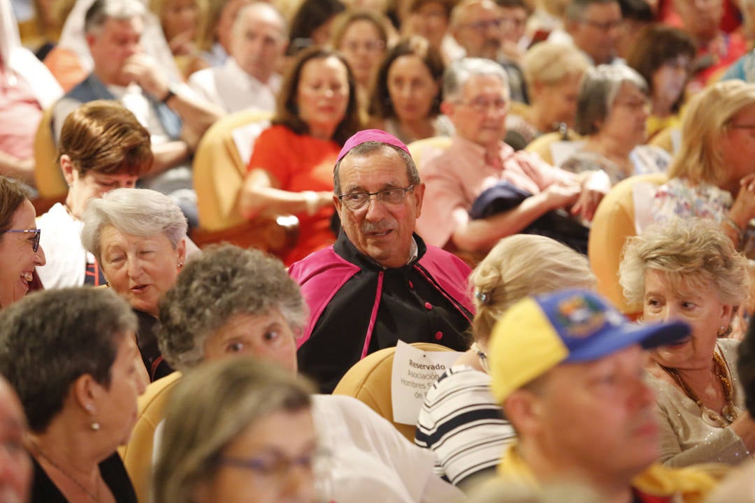 La compañía catalana consiguió una vez más divertir en el estreno de su espectáculo en el Jovellanos. 'Adiós Arturo' estará presente en la ciudad hasta el día 18 para aquellos que quieran disfrutar de una función llena de optimismo y vitalidad.