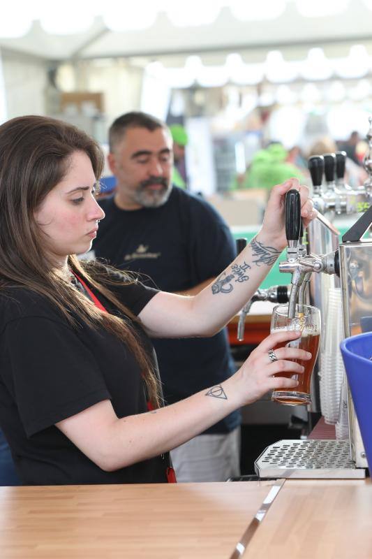 El público responde de forma masiva a la veinticinco edición del Festival de la Cerveza que permanecerá en la ciudad hasta el 14 de agosto