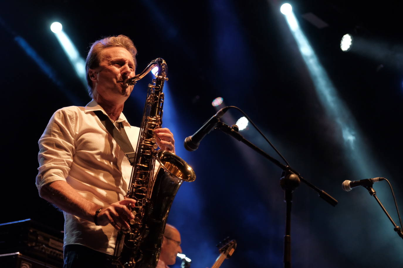 El mítico grupo asturiano recordó al numeroso público asistente que aún tienen mecha para seguir en los escenarios.