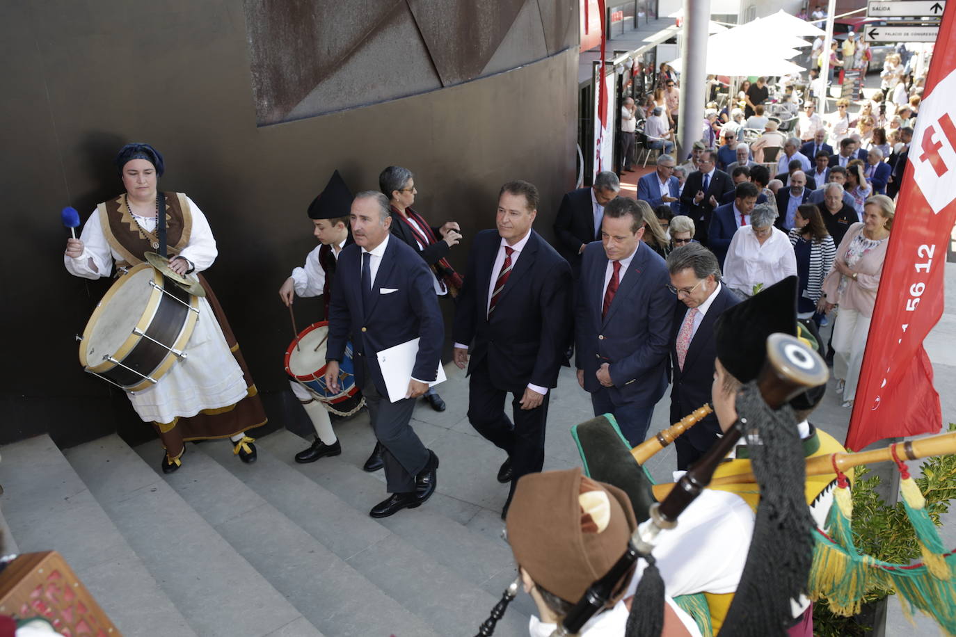 La Feria de Muestras de Asturias ha registrado una gran afluencia de público este martes, día del Banco SabadellHerrero, cuyo pabellón, dedicado a la minería asturiana, constituye uno de los atractivos del certamen.