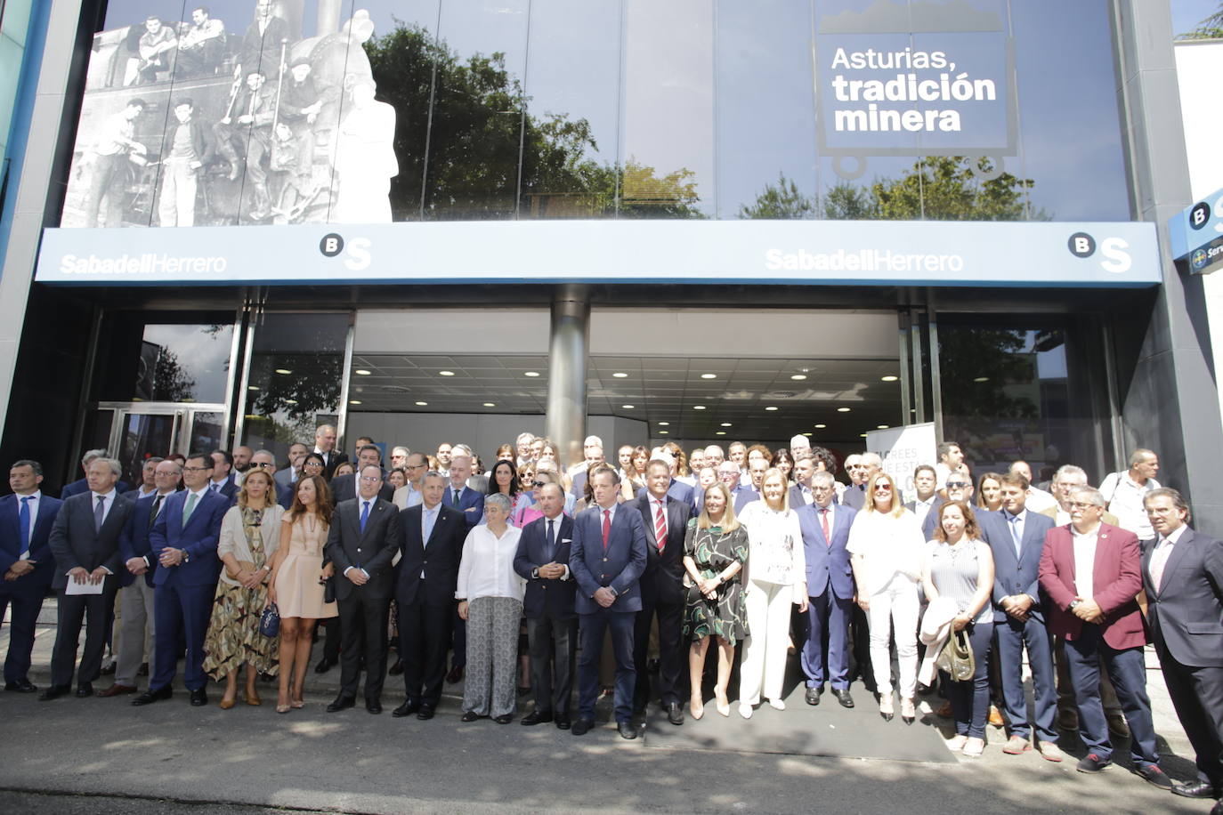 La Feria de Muestras de Asturias ha registrado una gran afluencia de público este martes, día del Banco SabadellHerrero, cuyo pabellón, dedicado a la minería asturiana, constituye uno de los atractivos del certamen.