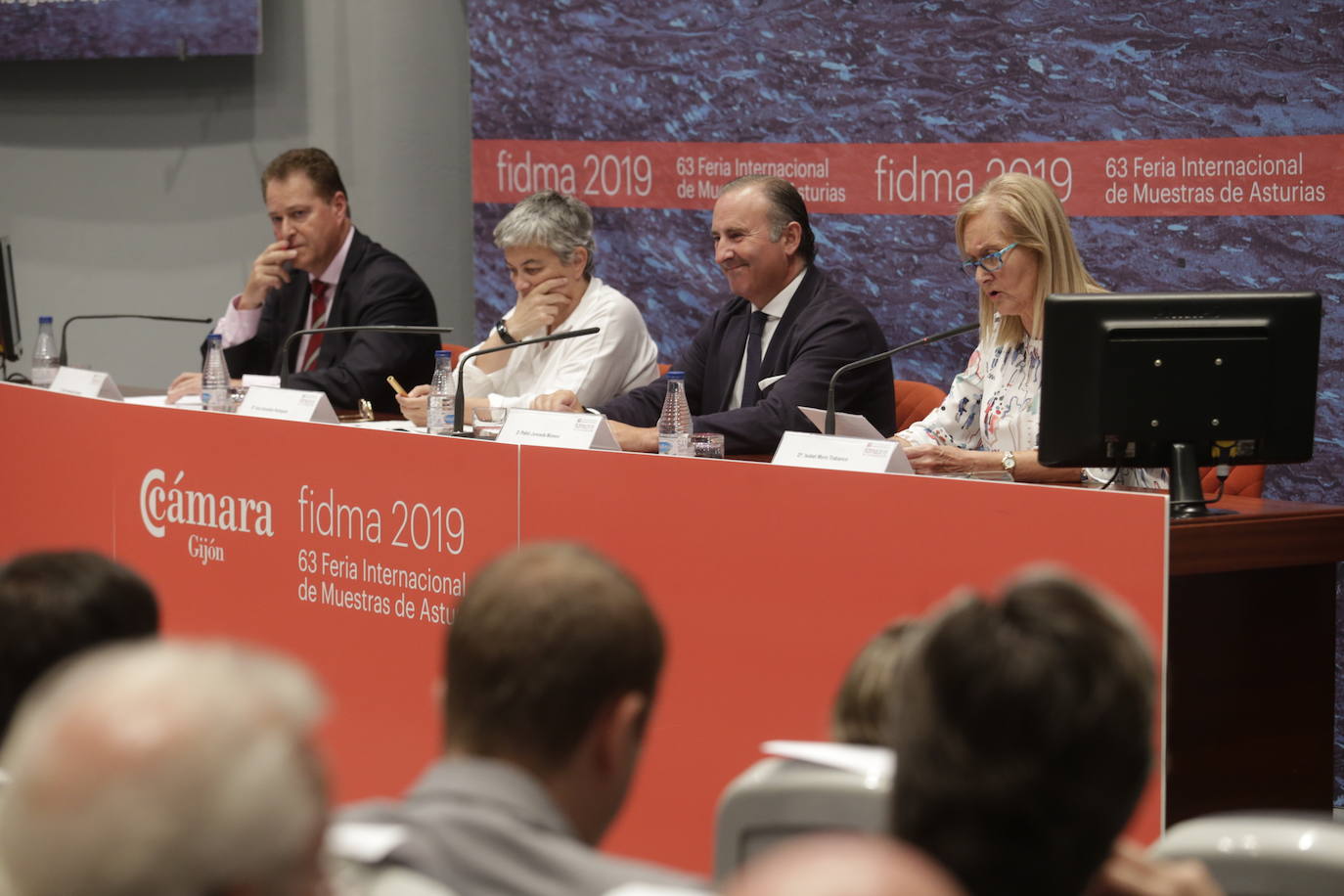 EL COMERCIO y la empresaria María Calvo, vicepresidenta de la Federación Asturiana de Empresarios (Fade), han sido galardonados con el XV Premio Ateneo Jovellanos al Desarrollo Económico e Industrial de Asturias, patrocinado por SabadellHerrero.