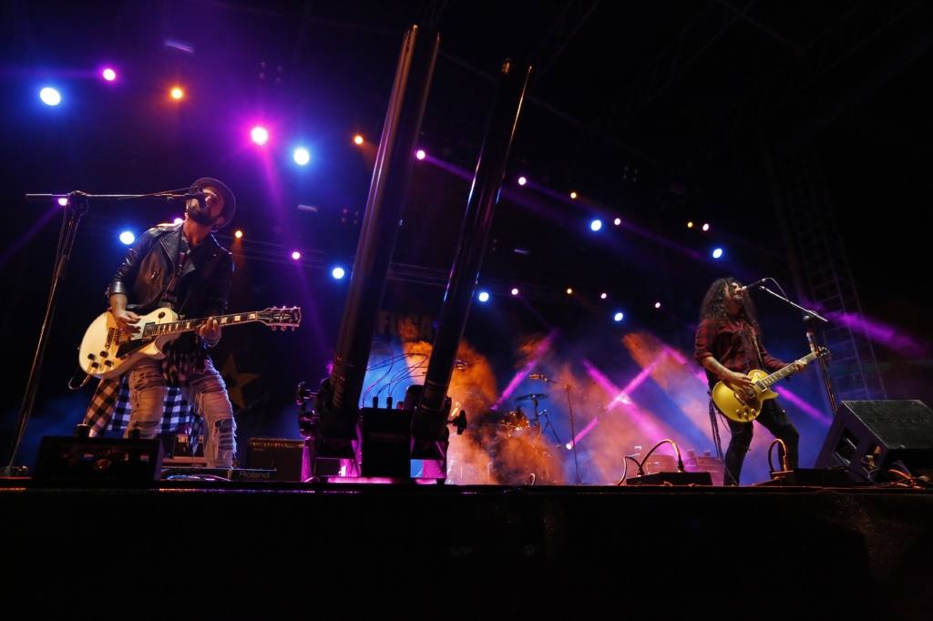 La banda, que ocupa un hueco privilegiado en la historia del rock en nuestro país, repasó sus míticos temas ante un público gijonés entregado.