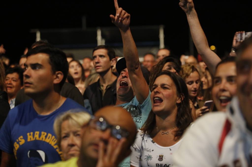 La banda, que ocupa un hueco privilegiado en la historia del rock en nuestro país, repasó sus míticos temas ante un público gijonés entregado.