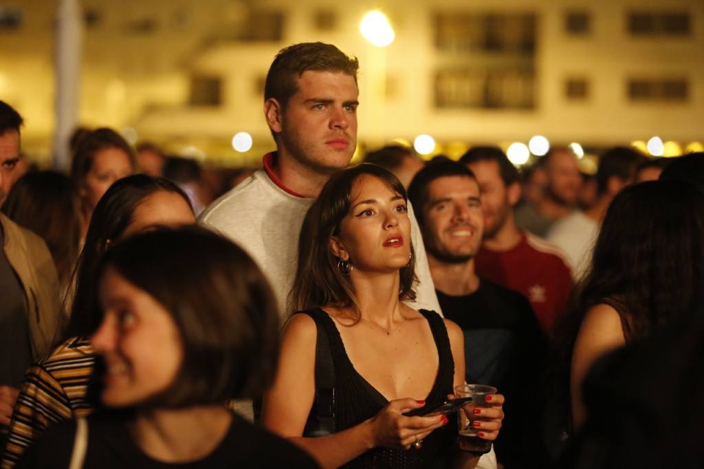 La banda, que ocupa un hueco privilegiado en la historia del rock en nuestro país, repasó sus míticos temas ante un público gijonés entregado.
