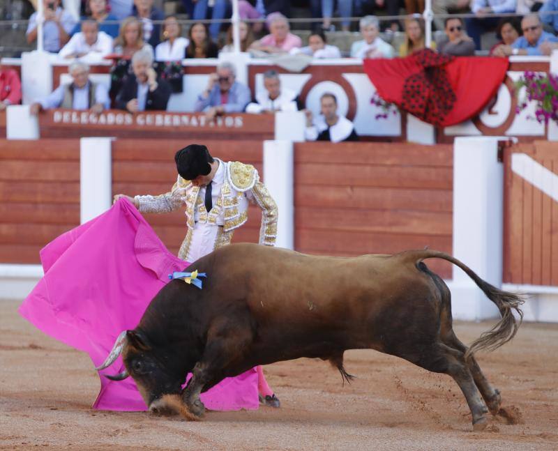 Tercera tarde de abono en el coso de El Bibio, con los toreros Antonio Ferreras, Álvaro Lorenzo y Paco Ureña.