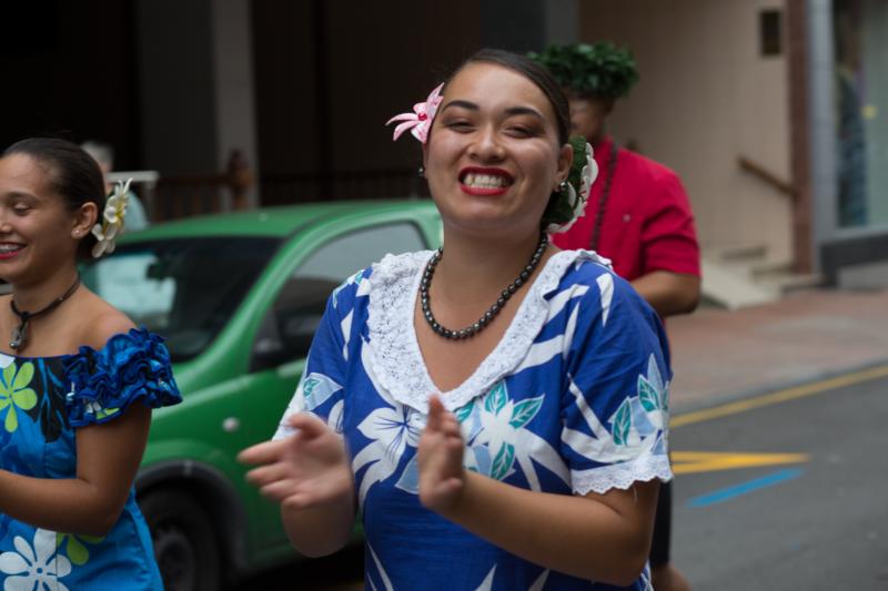 Grupos de cinco países, España, Argentina, Serbia, Tahutí y Sri Lanka participan en el Festival Folclórico Internacional de Avilés, donde protagonizan desfiles y dos galas.