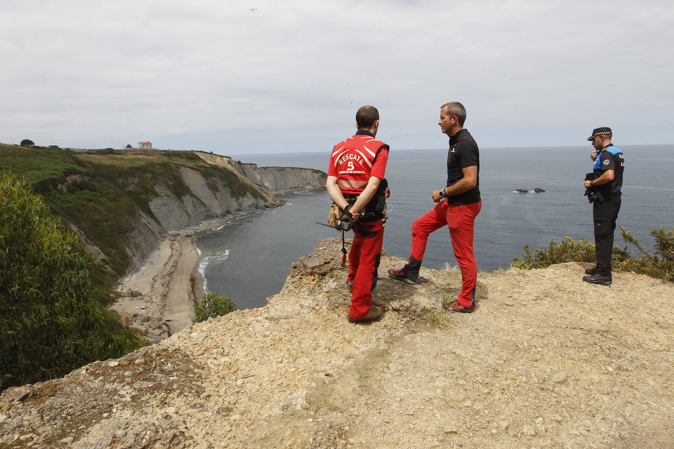 El cadáver del hombre de 38 años de Nuevo Roces, desaparecido desde hace una semana, fue encontrado este jueves en un acantilado junto a la Colina del Cuervo.