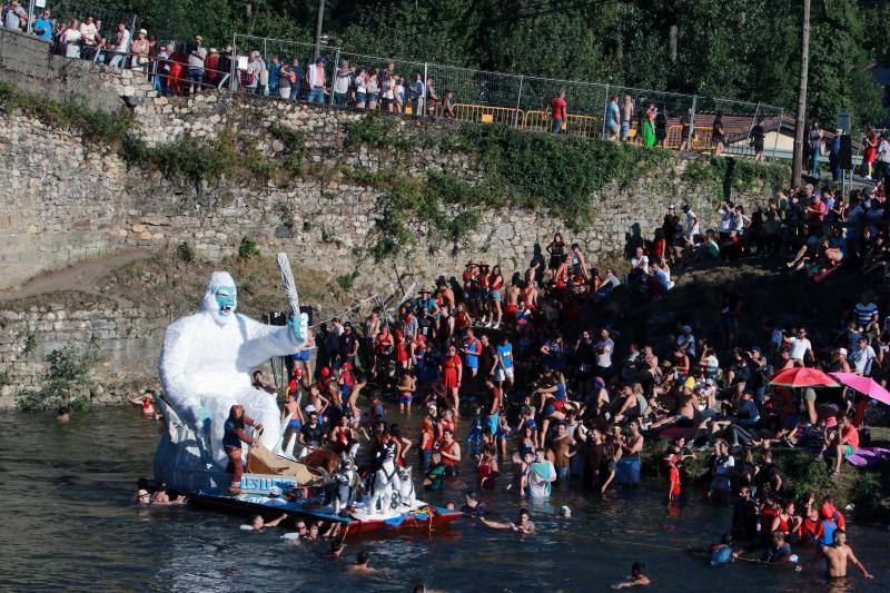Cientos de personas se dan cita en una de las fiestas más populares del verano asturiano.