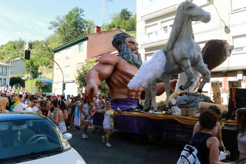 Cientos de personas se dan cita en una de las fiestas más populares del verano asturiano.