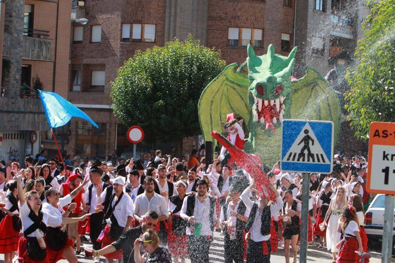 Cientos de personas se dan cita en una de las fiestas más populares del verano asturiano.