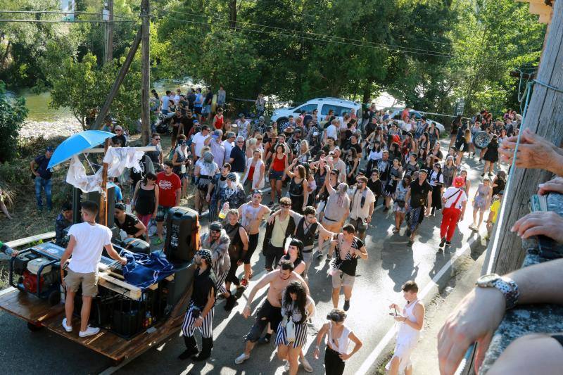 Cientos de personas se dan cita en una de las fiestas más populares del verano asturiano.