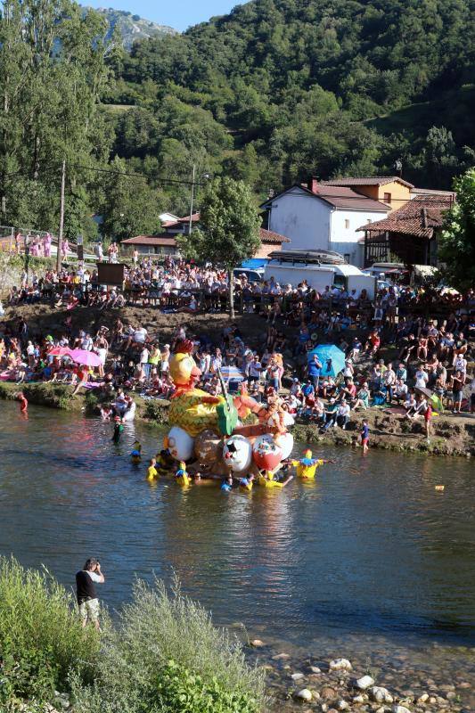 Cientos de personas se dan cita en una de las fiestas más populares del verano asturiano.