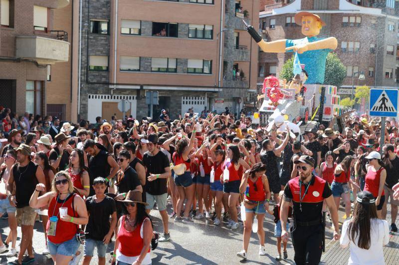 Cientos de personas se dan cita en una de las fiestas más populares del verano asturiano.