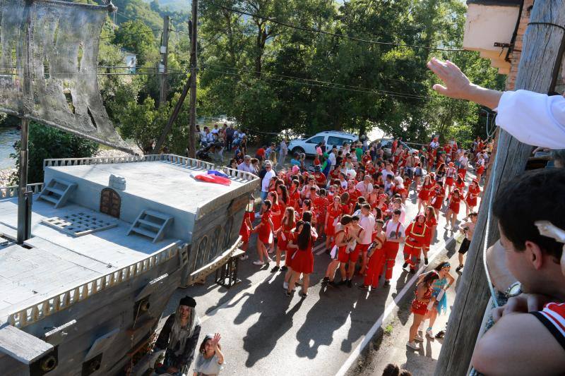Cientos de personas se dan cita en una de las fiestas más populares del verano asturiano.