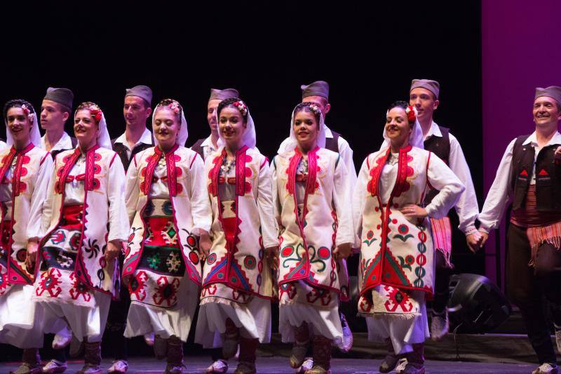 El auditorio del centro cultural avilesino acogió un espectáculo en el que tomaron parte grupos de Argentina, Serbia, Sri Lanka y Tahíti. 