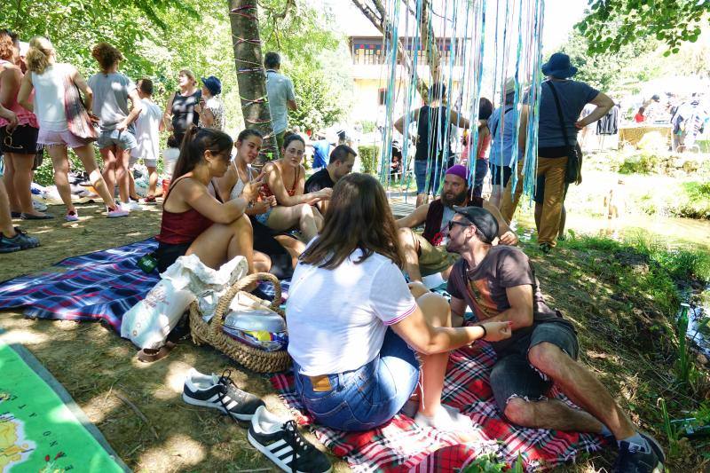 Rodrigo Cuevas impulsa esta celebración en Vegarrionda, en la que la «programación de calidad» al tiempo que se cuida el medio ambiente, aúna a gente de todo el concejo piloñés.