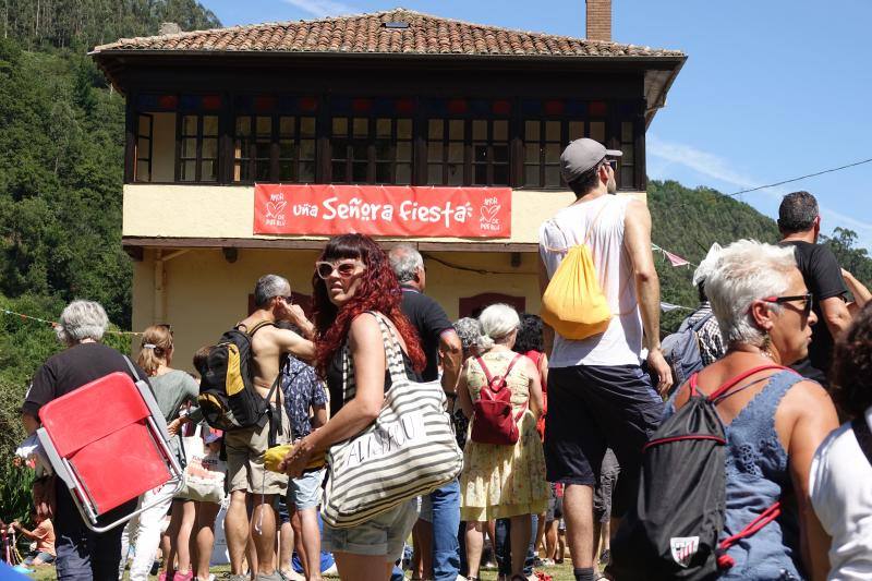 Rodrigo Cuevas impulsa esta celebración en Vegarrionda, en la que la «programación de calidad» al tiempo que se cuida el medio ambiente, aúna a gente de todo el concejo piloñés.