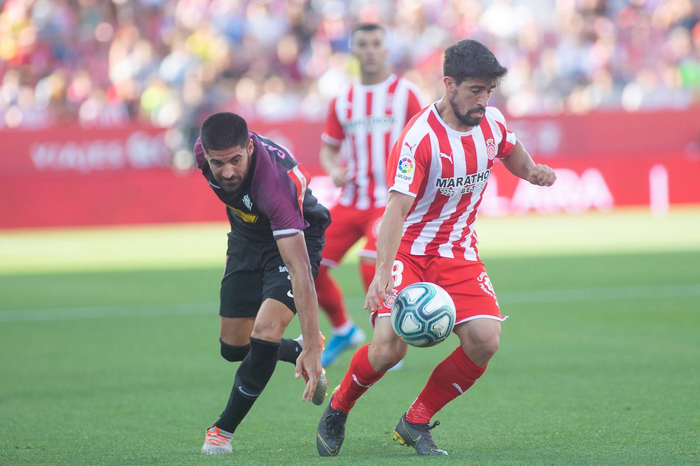 El Sporting consiguió un meritorio empate en Montilivi. Los rojiblancos jugaron gran parte de la segunda mitad con un futbolista menos por la expulsión de Damián. 