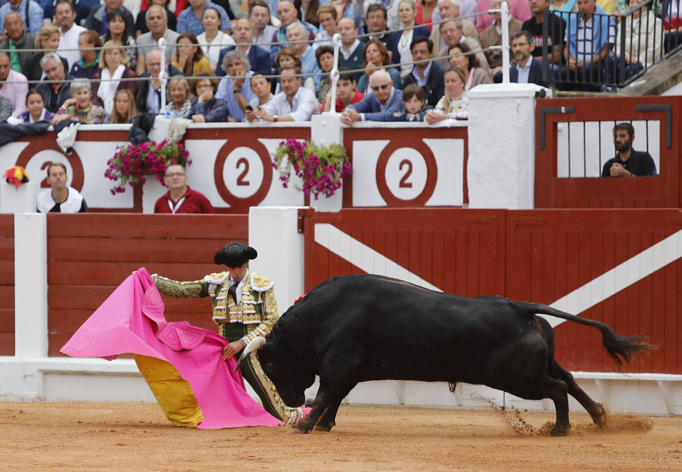 José María Manzanares, Enrique Ponce y Perera cerraron este domingo una nueva edición de la Feria taurina de Begoña. 